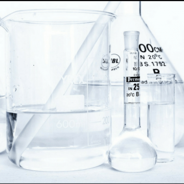 Co&nbsp;powinna zawierać karta charakterystyki produktu chemicznego